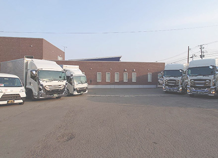 秋田郵便自動車株式会社の外観を写した画像