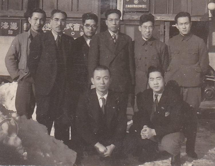 昭和初頭の北海道郵便逓送の職員が写った写真